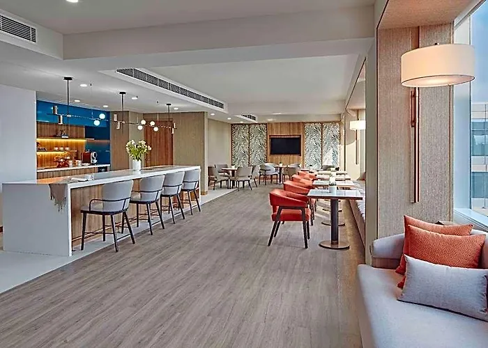 Hotel Lanson Place Mall Of 4*